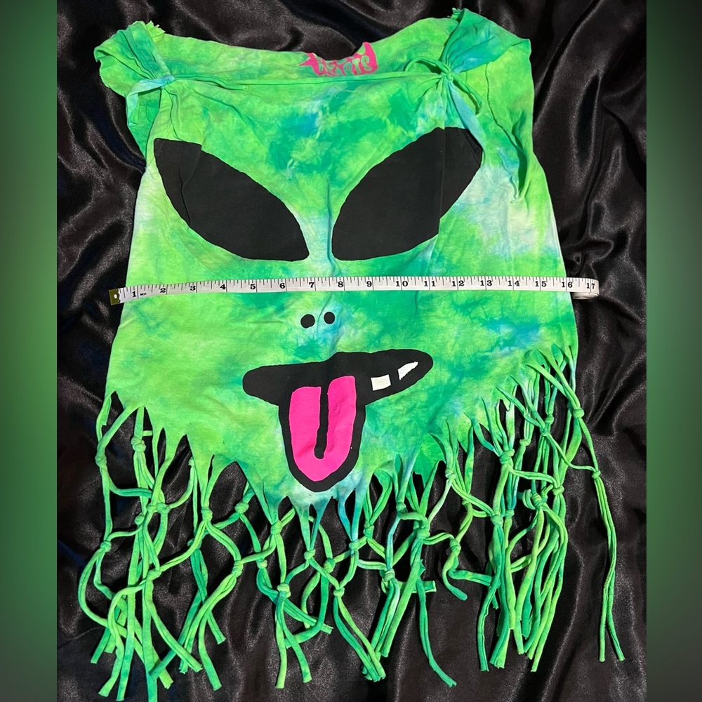 One of a kind Alien top - Picture 4 of 4